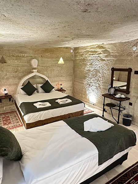 Deluxe Cave Room